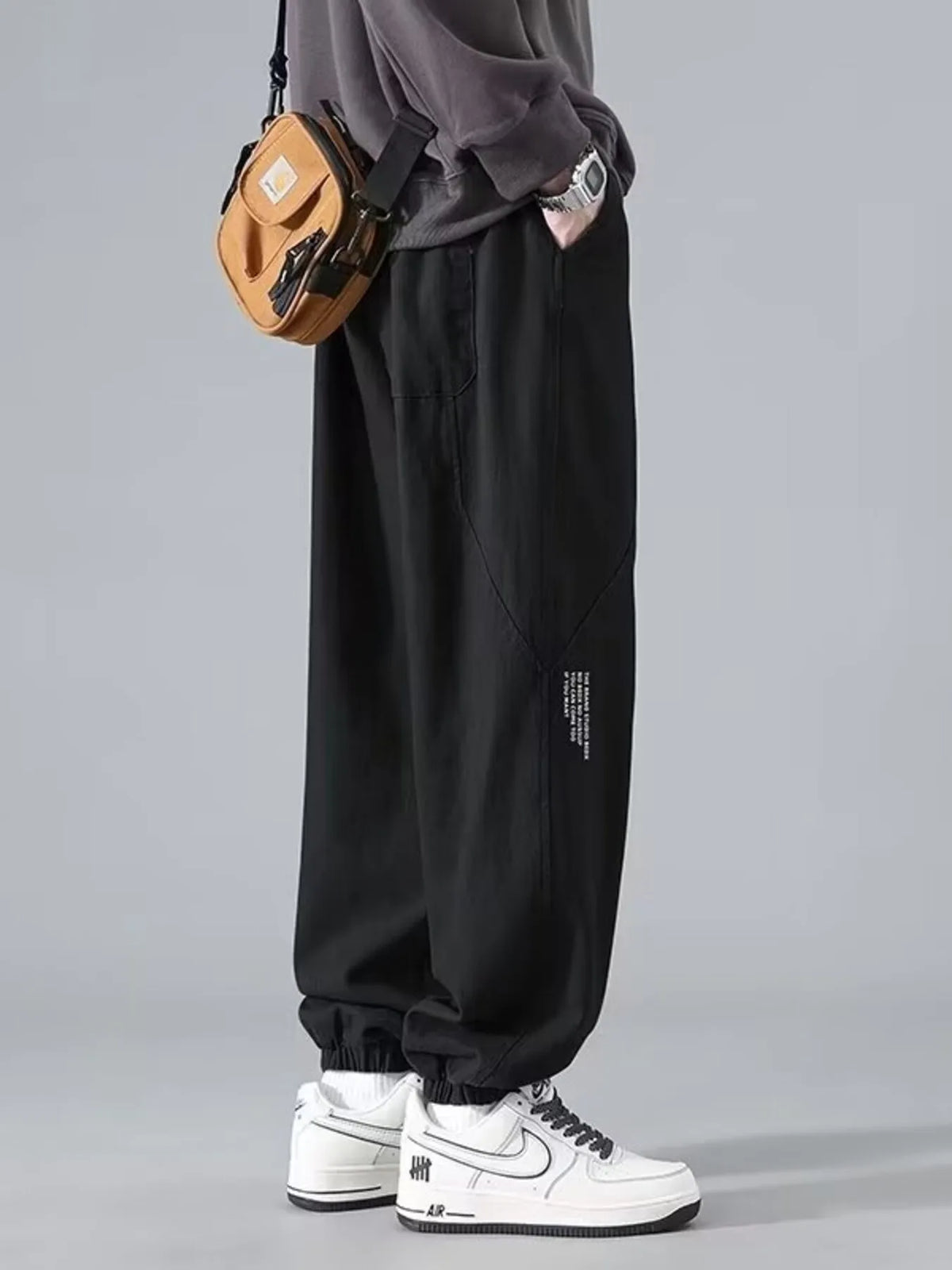 AURBYO men's Relaxed Joggers in Black